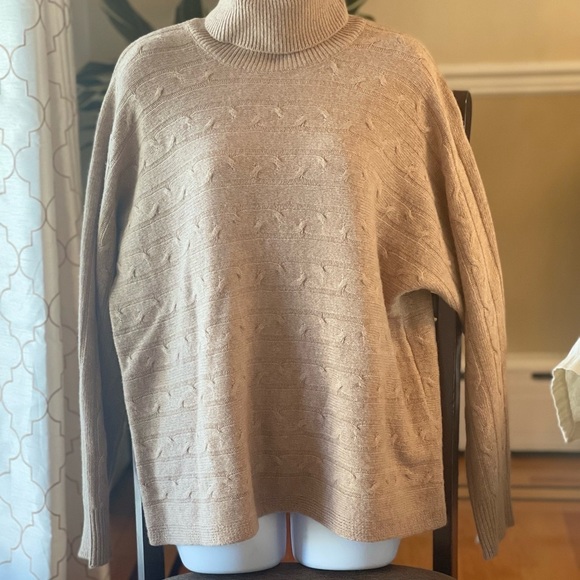 Bianco & Blu Sweaters - NWT Bianco & Blu Women’s Sweater Size Medium
